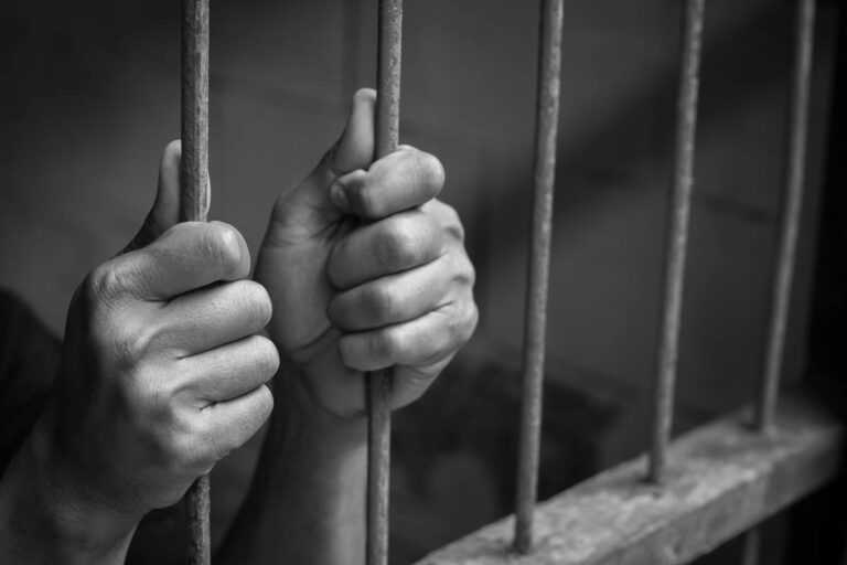 homem-e-condenado-a-108-anos-por-matar-e-queimar-familia-no-es